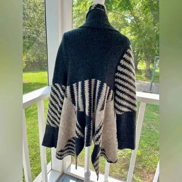 Kial cardigan sweater size large - Picture 4 of 7